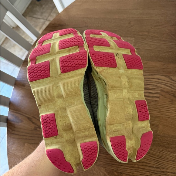 On Running Women's Gray and Pink Athletic Shoes - Picture 6 of 6